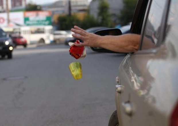 Yerə zibil atılmasına görə inzibati məsuliyyət&nbsp;artırılır