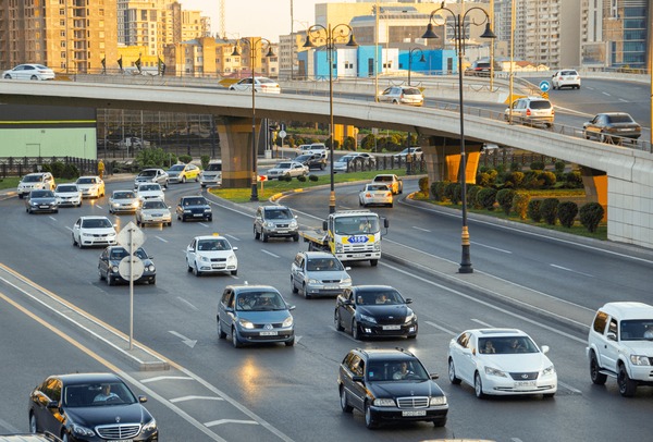 Bu gecə Bakının bəzi yollarında nəqliyyatın yönü dəyişdiriləcək – ALTERNATİV&nbsp;YOLLAR