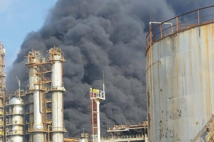 Neft Emalı Zavodunun ərazisində yanğın baş&nbsp;verib