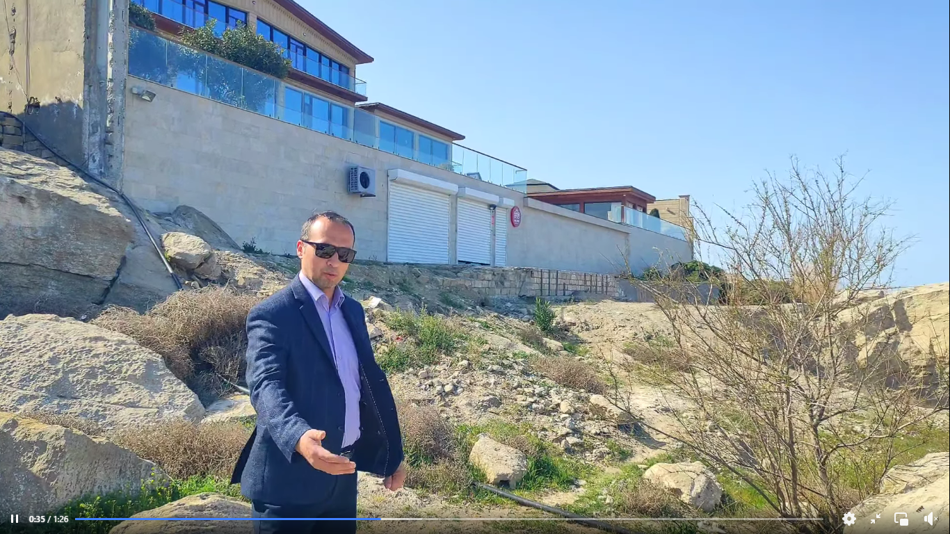 Gənc şair zəbt olunan Buzovna Qayalığı qarşısında qəzəl dedi&nbsp;VİDEO