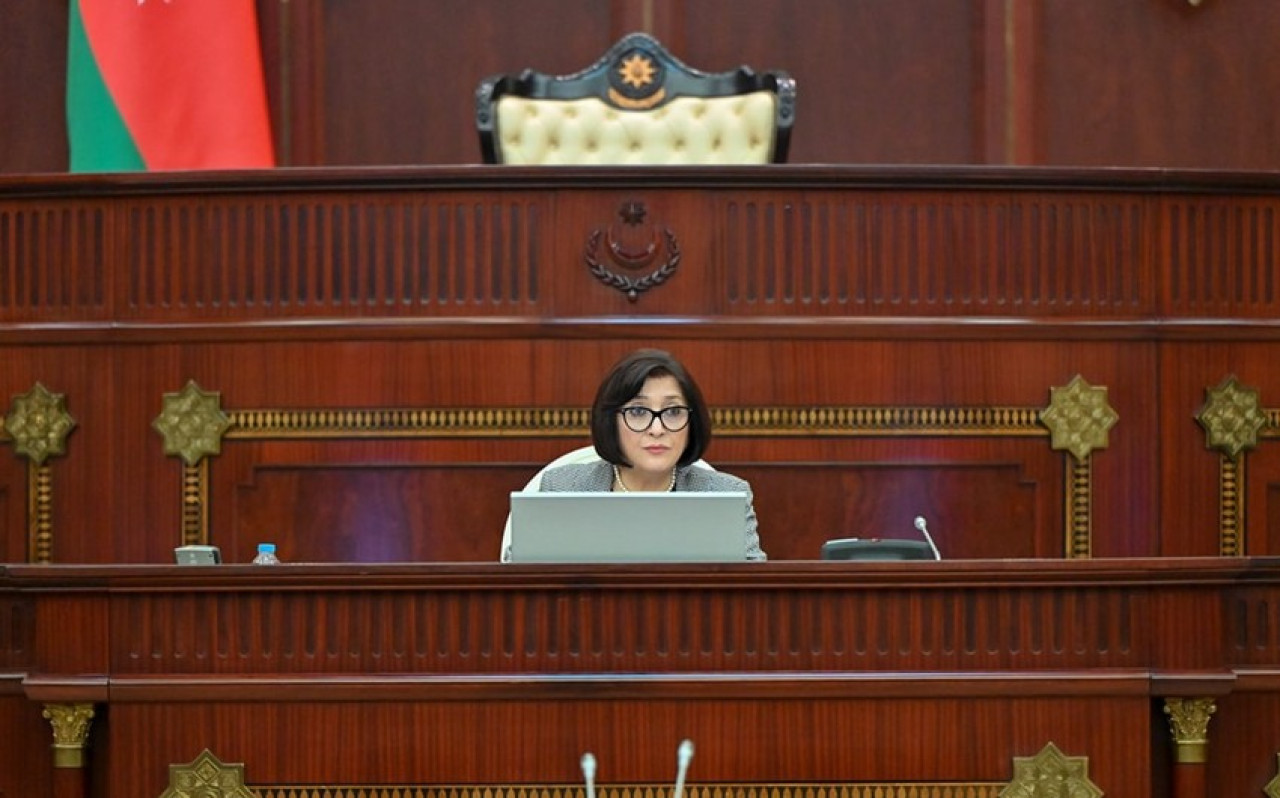 Spiker S.Qafarova deputatın fikrinə sərt reaksiya verib: …siz nə&nbsp;danışırsınız?