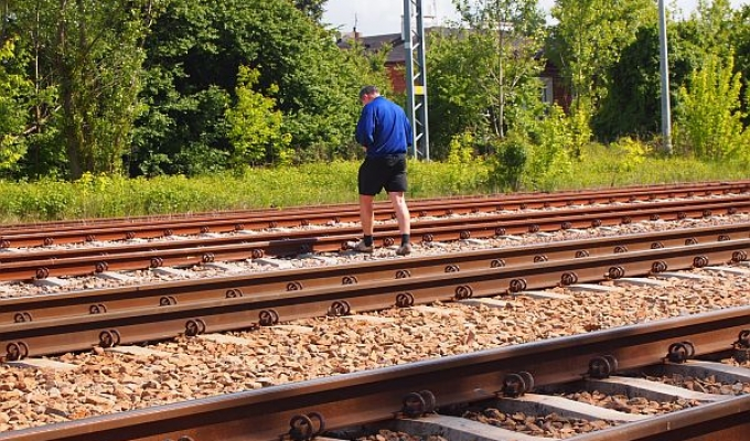 Dəmiryolunu səhv keçən şəxsləri bu cəzalar&nbsp;gözləyir