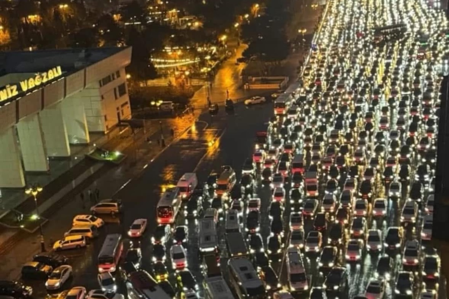 DİN: Bakı şəhərində 800 mindən çox avtomobil&nbsp;qeydiyyatdadır